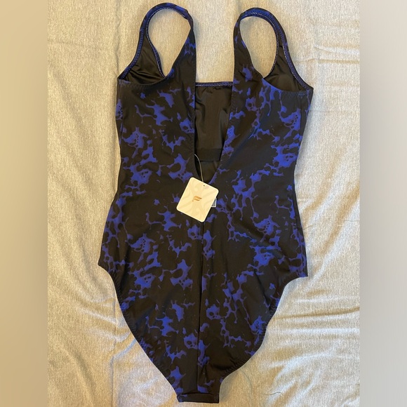Brand New Fabletics Swimsuit - Picture 2 of 4
